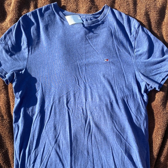 Tommy Hilfiger Men’s T-shirt - Picture 2 of 4